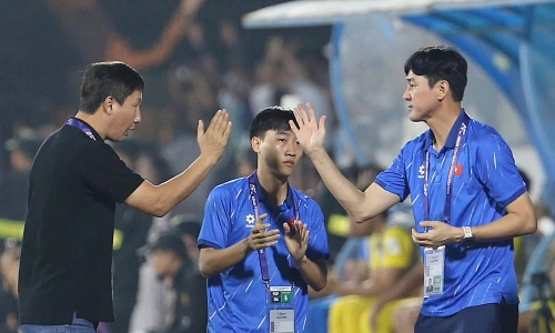 Trợ lý HLV Kim Sang-sik vừa gia nhập CLB Thái Lan đã bị phản ứng trái chiều 1 HLV Lee Jung-soo - Tin tức mới nhất 24h qua - Báo VnExpress