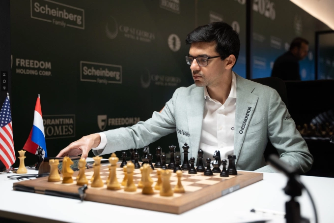 Anish Giri trở thành đối thủ lớn nhất của Sindarov trong 5 ván còn lại. Ảnh: FIDE