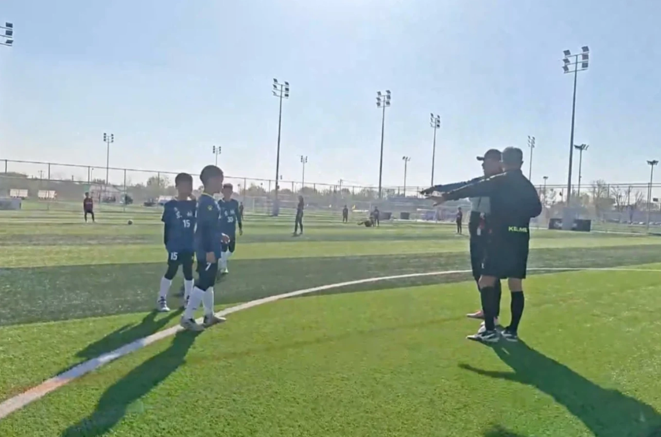 2 đội phản lưới 6 lần để dàn xếp tỷ số ở giải nhi đồng Trung Quốc 1 Hai đội phản lưới 6 lần để dàn xếp tỷ số ở giải nhi đồng Trung Quốc - Báo VnExpress Thể thao