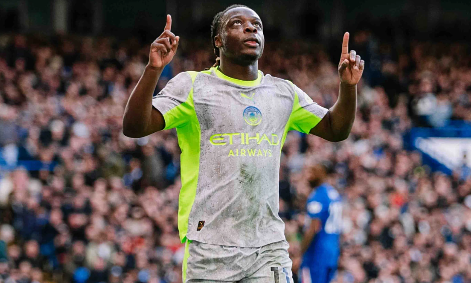 Tiền đạo Man City thách thức Arsenal