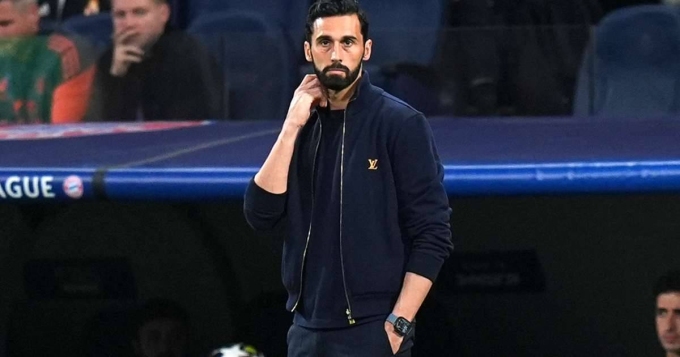 Arbeloa quan sát trận lượt đi tứ kết Champions League, Real 1-2 Bayern hôm 7/4 Arbeloa ở trận lượt đi tứ kết Champions League, khi Real thua Bayern trên sân Bernabeu