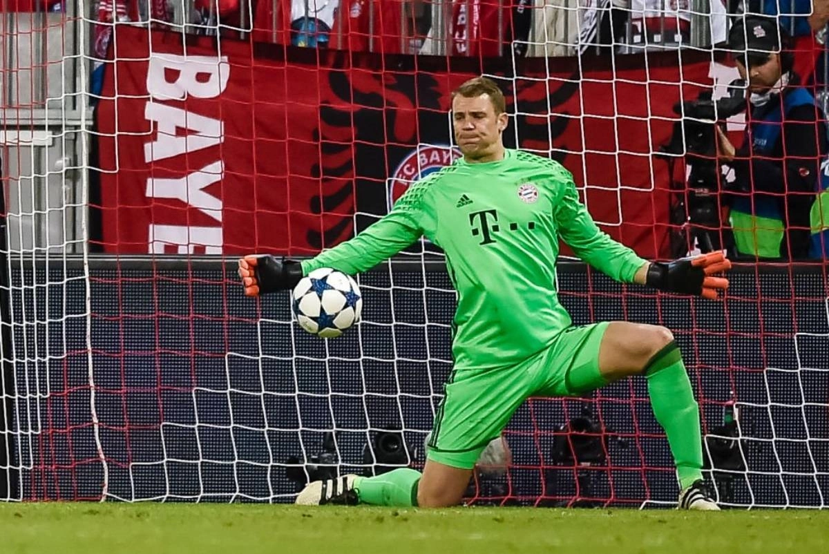 Neuer thi đấu kiên cường trong tứ kết Champions League 2016-2017 Manuel Neuer trong trận tứ kết mùa giải 2016-2017 gặp Real Madrid