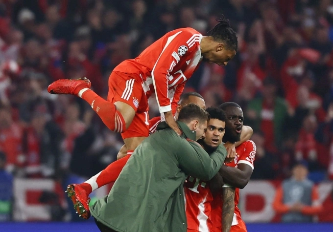 Cầu thủ Bayern Munich mừng trận thắng Real Madrid 4-3 ở lượt về tứ kết Champions League trên sân Allianz Arena, thành phố Munich, Đức ngày 15/4/2026. Cầu thủ Bayern Munich mừng chiến thắng trên sân nhà