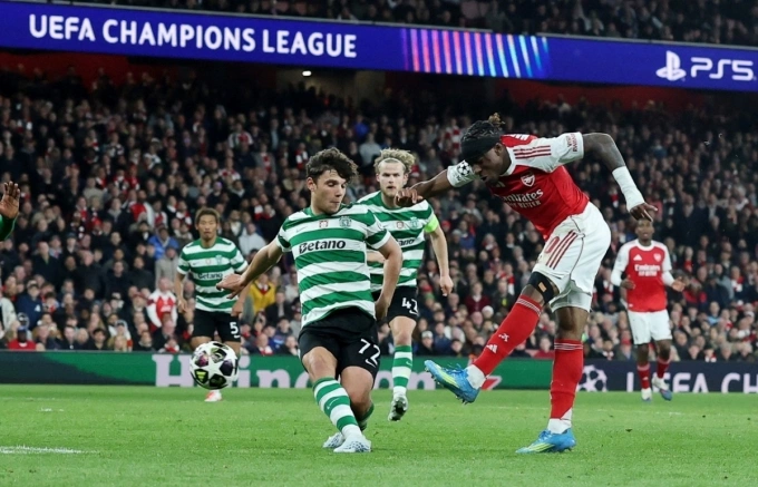 Madueke dứt điểm trong trận gặp Sporting, ở lượt về tứ kết Champions League, trên sân Emirates, London, Anh hôm 15/4. Madueke dứt điểm trong trận gặp Sporting, lượt về tứ kết Champions League tại Emirates