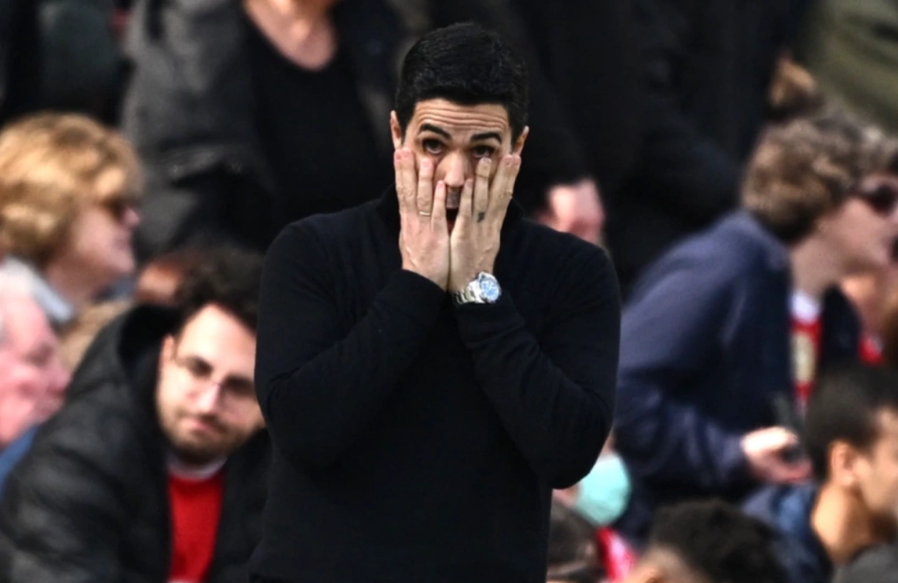HLV Mikel Arteta thất vọng ngoài đường biên, khi Arsenal thua Bournemouth 1-2 ở vòng 32 Ngoại hạng Anh trên sân Emirates, London, Anh ngày 11/4/2026. Ảnh: Reuters