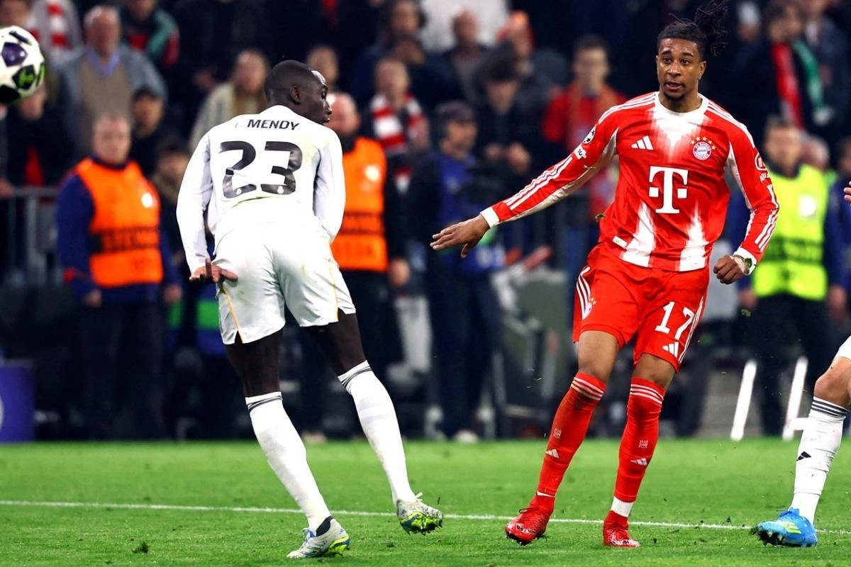 Michael Olise chơi cho Bayern Munich Tiền vệ Michael Olise tại Bayern Munich