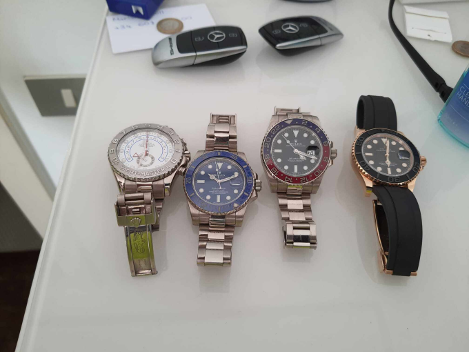4 chiếc đồng hồ Rolex trị giá khoảng 60.000 USD được cảnh sát tìm thấy tại một căn hộ của đối tượng có biệt danh Dash, người Iran. Ảnh: ACE