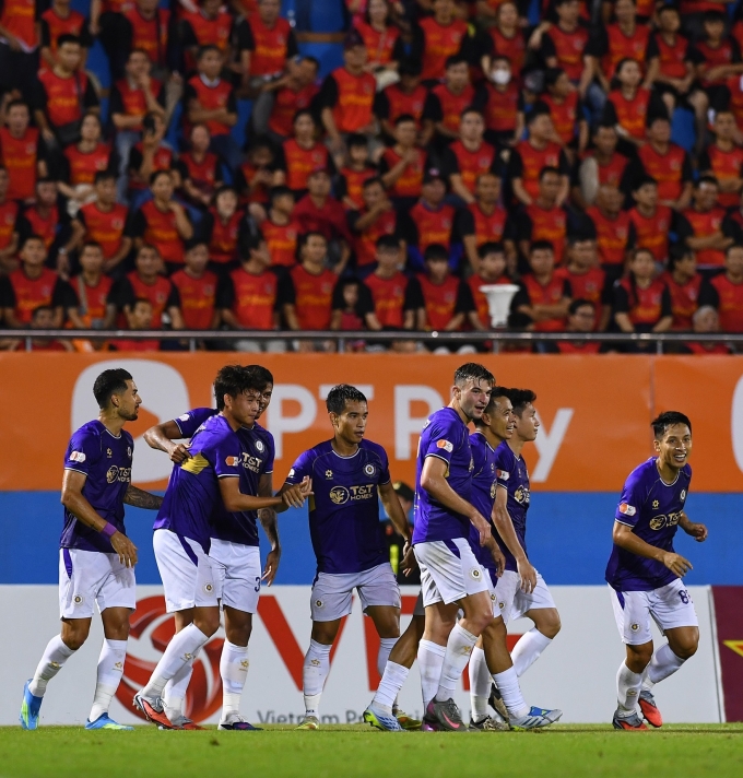 Trung vệ 20 tuổi Nguyễn Anh Tiệp ghi bàn nâng tỷ số lên 2-0 trong trận thắng Ninh Bình 3-2 tại vòng 20 V-League 2025-2026. Nguyễn Anh Tiệp ghi bàn nâng tỷ số