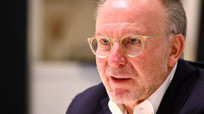 Huyền thoại Karl-Heinz Rummenigge, cựu CEO và hiện là thành viên Hội đồng Quản trị của Bayern Munich. Karl-Heinz Rummenigge, cựu CEO Bayern Munich.