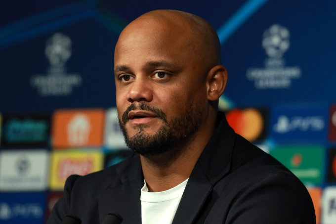 Karl-Heinz Rummenigge tin tưởng Vincent Kompany sẽ gắn bó lâu dài với Bayern Munich. Karl-Heinz Rummenigge tin tưởng HLV Vincent Kompany.