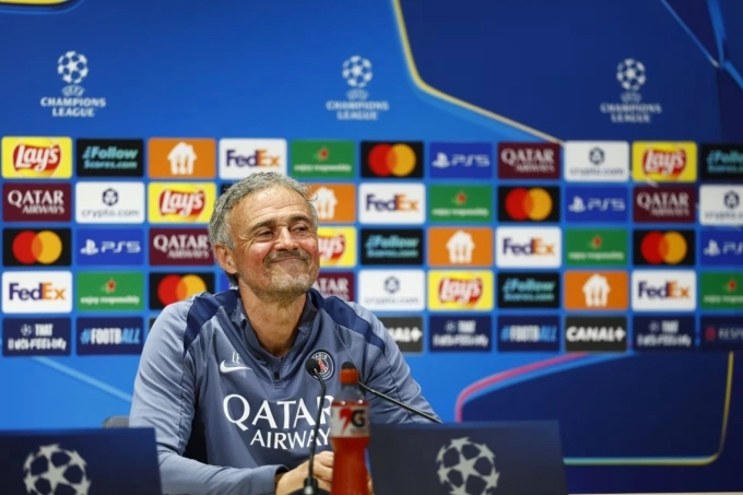 HLV Luis Enrique trong buổi họp báo trước trận PSG gặp Bayern Munich HLV Luis Enrique họp báo trước trận bán kết Champions League