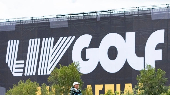 Chi hơn 5 tỷ USD nhằm phá thế thống trị của PGA Tour ở làng golf, nhưng LIV Golf đang đứng trước bờ vực sụp đổ. LIV Golf đang đứng trước bờ vực sụp đổ sau khoản đầu tư khổng lồ