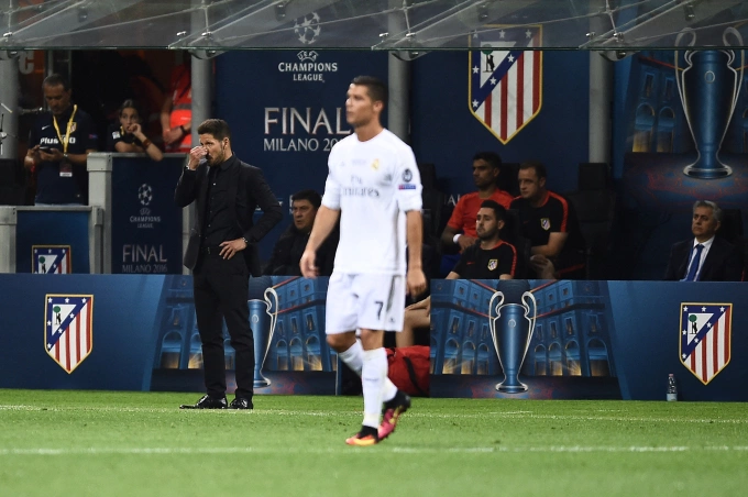 HLV Diego Simeone thất vọng trong trận chung kết Champions League ngày 28/5/2026 trên sân San Siro, Milano HLV Diego Simeone thất vọng trong trận chung kết Champions League ngày 28/5/2026 trên sân San Siro, Milano