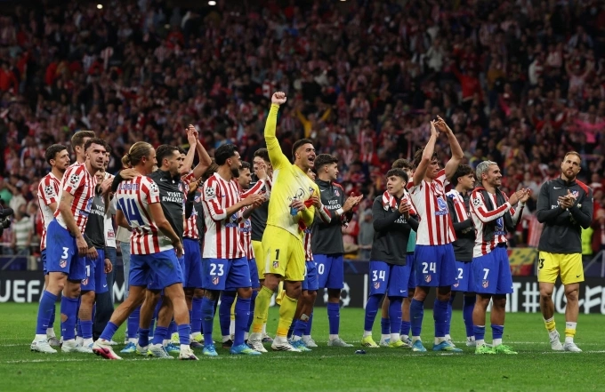 Cầu thủ Atletico Madrid ăn mừng chiến thắng sau trận lượt về tứ kết Champions League gặp Barca Cầu thủ Atletico Madrid ăn mừng chiến thắng sau trận lượt về tứ kết Champions League gặp Barca