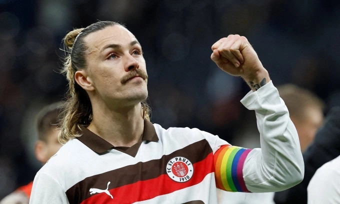 Tiền vệ Jackson Irvine của St Pauli phản ứng sau trận gặp Eintracht Frankfurt tại Bundesliga trên sân Deutsche Bank Park, thành phố Frankfurt, Đức ngày 25/10/2025. Ảnh: Reuters