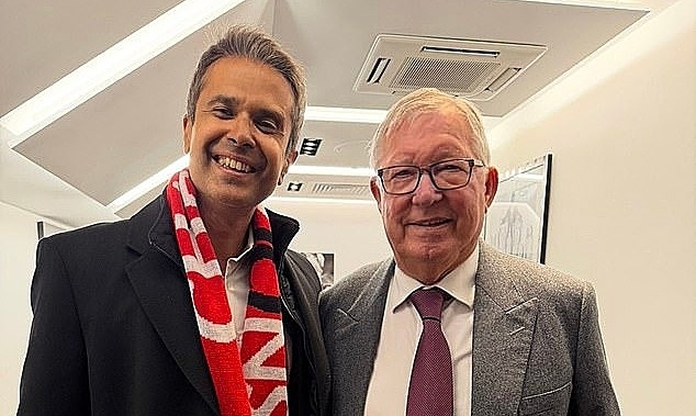 Cựu HLV Alex Ferguson nhập viện