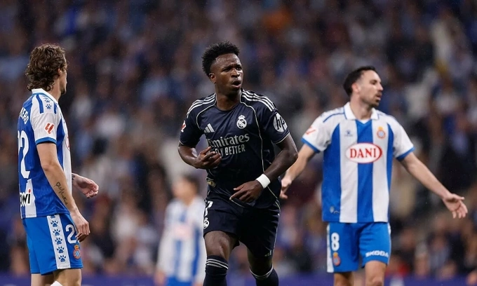Vinicius mừng bàn trong trận Real thắng Espanyol 2-0 trên sân Cornella-El Prat, thành phố Barcelona ở vòng 34 La Liga ngày 3/5. Ảnh: AS