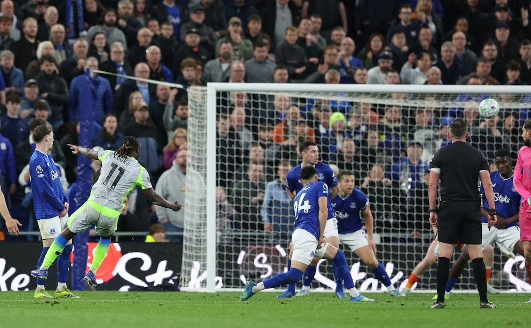 Man City sảy chân trong cuộc đua vô địch Ngoại hạng Anh