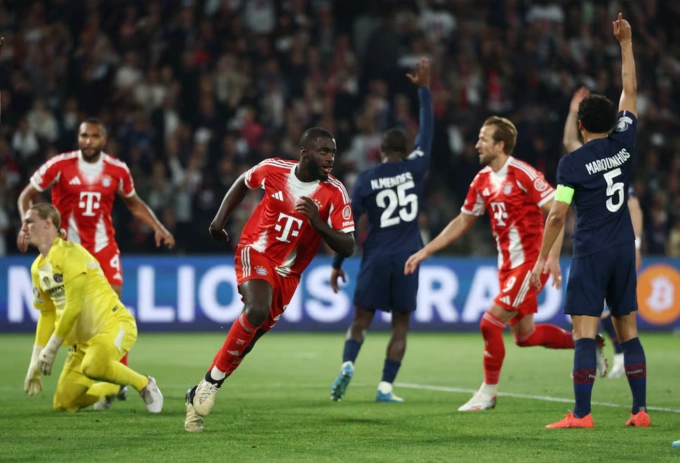 Dayot Upamecano mừng bàn trong trận Bayern thua PSG 4-5 ở lượt đi bán kết Champions League trên sân Parc des Princes, Paris, France ngày 28/4/2026. Ảnh: Reuters Dayot Upamecano ăn mừng bàn thắng