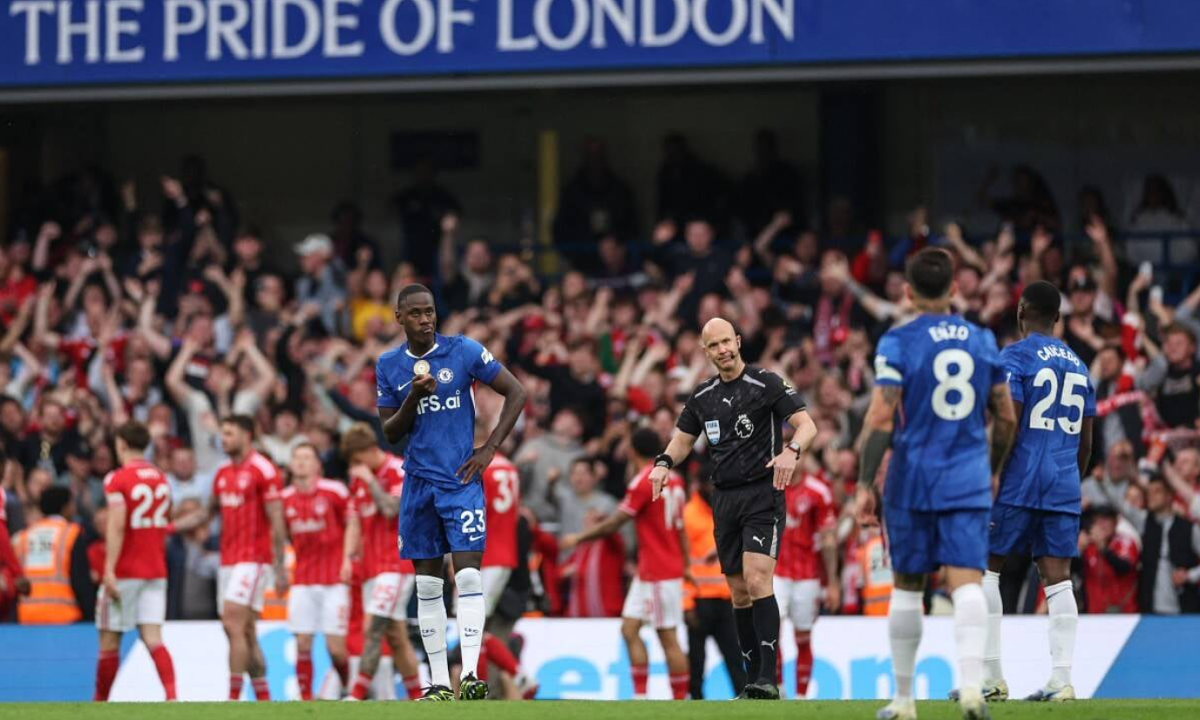 Carragher: 'Chelsea thảm bại là điều tốt cho bóng đá'