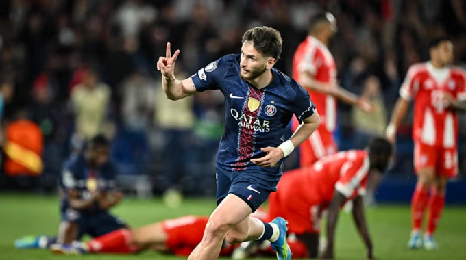 Khvicha Kvaratskhelia ghi cú đúp vào lưới Bayern Khvicha Kvaratskhelia lập cú đúp trước Bayern