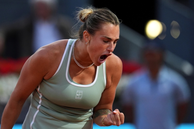 Sabalenka mừng điểm trong trận gặp Hailey Baptiste ở Madrid Mở rộng tại Tây Ban Nha ngày 28/4/2026. Sabalenka ăn mừng điểm số tại Madrid Mở rộng
