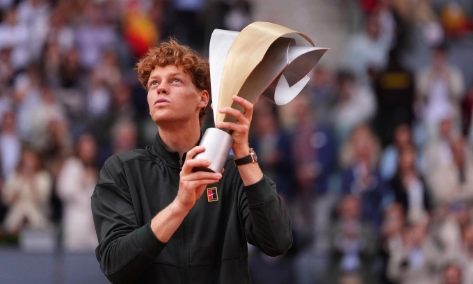 Jannik Sinner với chức vô địch Madrid Masters ở Tây Ban Nha ngày 3/5/2026. Jannik Sinner đăng quang Madrid Masters