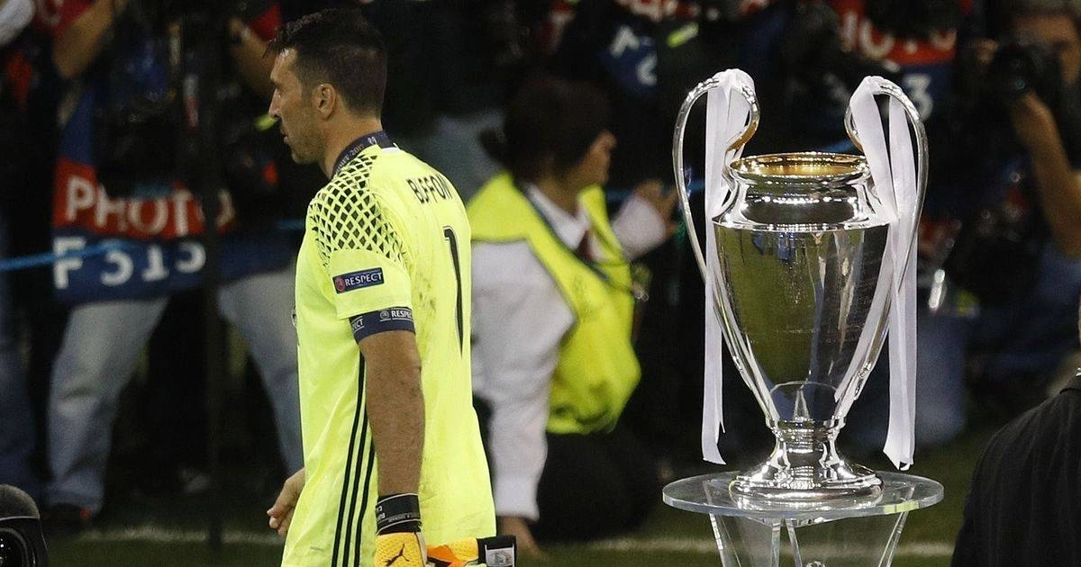 Gianluigi Buffon Buffon trong màu áo Juventus tại chung kết Cúp C1
