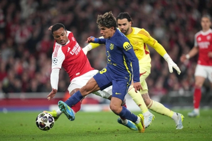Tiền đạo Giuliano Simeone bỏ lỡ cơ hội đối mặt ở phút 51 trong trận Atletico thua Arsenal. Tiền đạo Giuliano Simeone bỏ lỡ cơ hội đối mặt