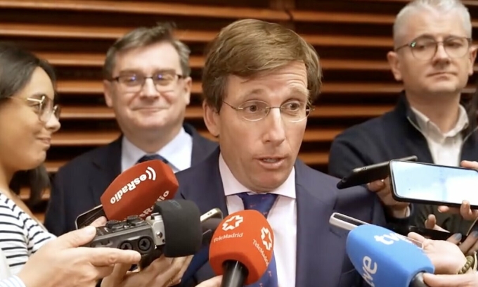 Thị trưởng Madrid Jose Luis Martinez-Almeida phát biểu trước truyền thông Tây Ban Nha sáng 6/5/2026. Thị trưởng Madrid Jose Luis Martinez-Almeida phát biểu