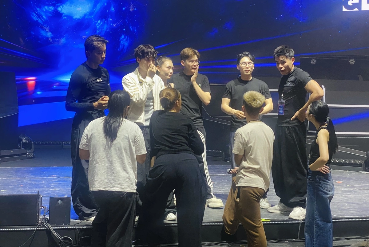 Dàn sao tập dượt trước thềm gala Vietnam Game Awards 2026 Dàn sao tập dượt trước thềm gala Vietnam Game Awards 2026
