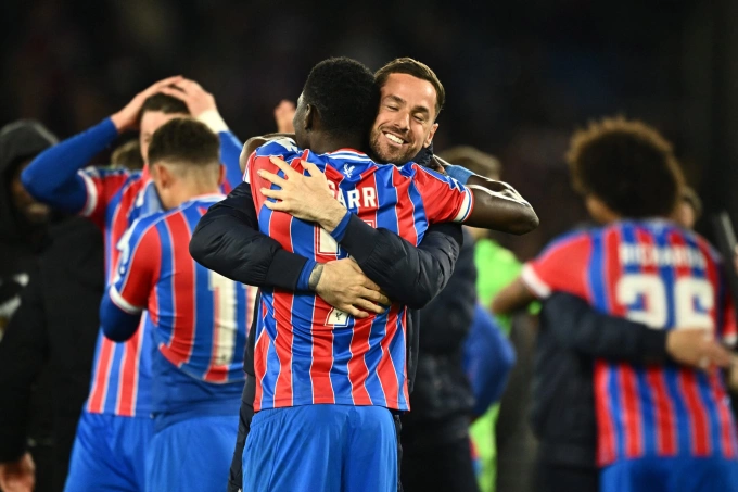 Crystal Palace vượt qua Shakhtar Donetsk với tổng tỷ số 5-2 ở bán kết Conference League. Crystal Palace vượt qua Shakhtar Donetsk ở bán kết