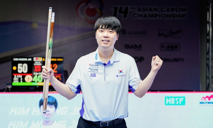 Kim mừng chức vô địch. Ảnh: HBSF