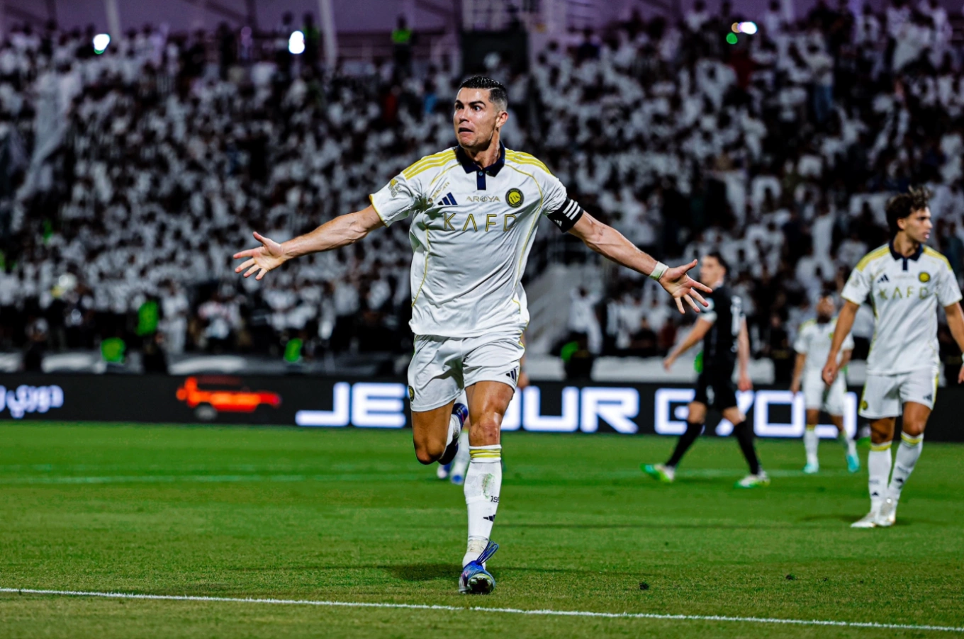 Ronaldo cán mốc 100 bàn tại Saudi League - Báo VnExpress Thể thao