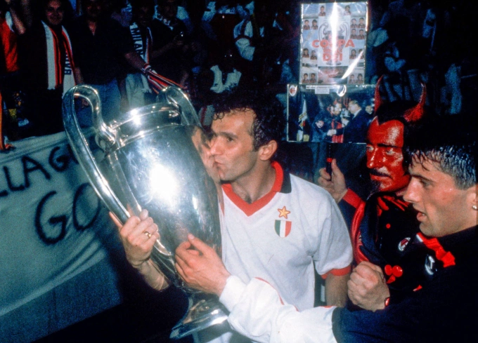 Cựu cầu thủ Dejan Savicevic từng ghi bàn cho AC Milan ở chung kết Champions League 1994. Dejan Savicevic ghi bàn chung kết Champions League