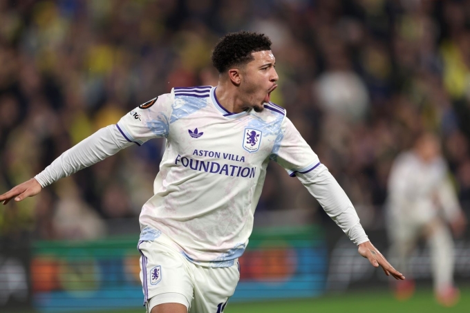 Sancho mừng sau khi ghi bàn giúp Aston Villa thắng chủ nhà Fenerbahce 1-0 trên sân Şükrü Saracoğlu, Thổ Nhĩ Kỳ ở lượt bảy vòng bảng Europa League ngày 22/1/2026. Sancho ăn mừng bàn thắng tại Europa League
