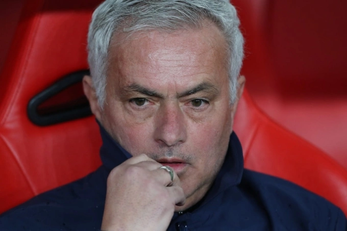 Jose Mourinho trước trận Primeira Liga giữa Benfica và Alverca trên sân Da Luz, Lisbon, Bồ Đào Nha ngày 8/2/2026. Ảnh: Reuters