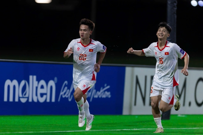 Cầu thủ U17 Việt Nam mừng bàn thắng vào lưới Yemen ở trận ra quân giải U17 châu Á. Ảnh: Đoàn Huynh