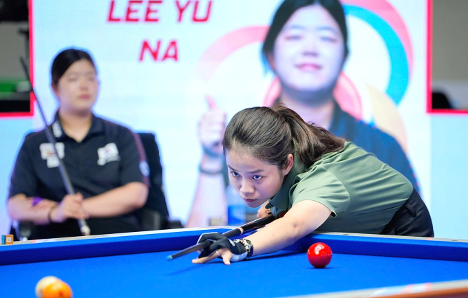 Cơ thủ Nguyễn Đức Yến Sinh thi đấu ở chung kết với Lee Yu Na nội dung carom 3 băng châu Á, chiều 10/5. Ảnh: Phong Sương