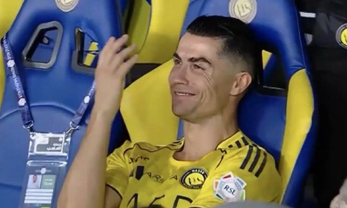 Ronaldo chán nản sau khi Al Nassr bị gỡ hòa phút cuối. Ảnh: chụp màn hình
