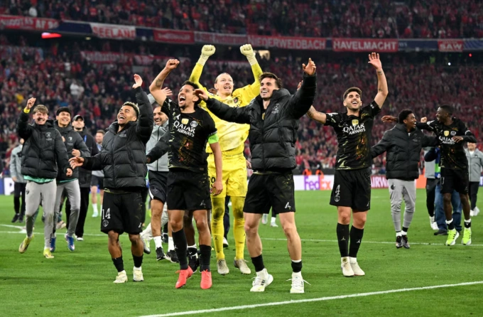 Các cầu thủ PSG vui mừng sau khi vào chung kết Champions League mùa thứ hai liên tiếp Các cầu thủ PSG ăn mừng vào chung kết Champions League
