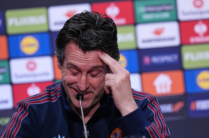 HLV Unai Emery trước chung kết Europa League HLV Unai Emery trong buổi họp báo trước trận Aston Villa gặp Freiburg tại Istanbul