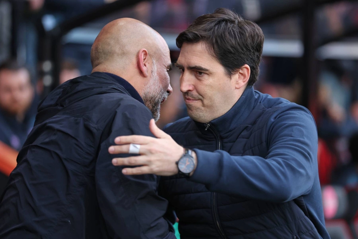 Andoni Iraola Huấn luyện viên Andoni Iraola