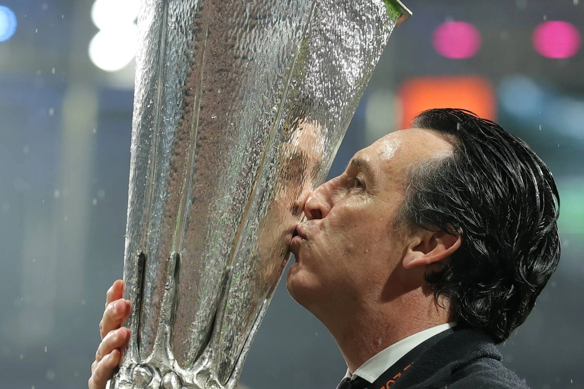 Unai Emery HLV Unai Emery cùng Aston Villa