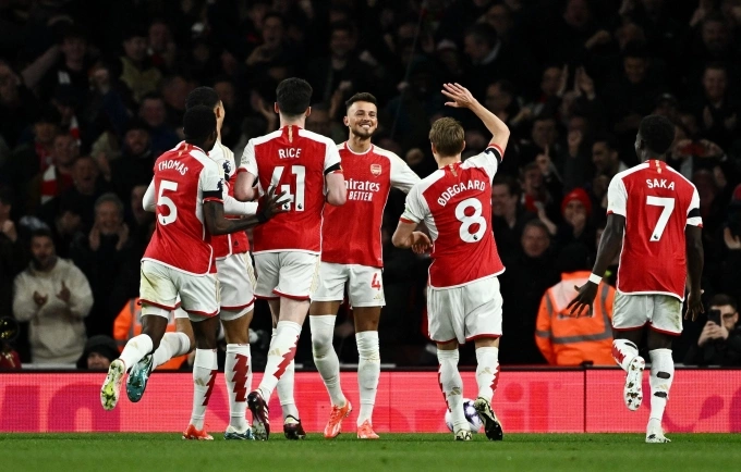 White (số 4) lập cú đúp trong trận Arsenal thắng Chelsea trên sân Emirates, London, Anh ngày 23/4/2024 ở Ngoại hạng Anh. White lập cú đúp trận Arsenal thắng Chelsea