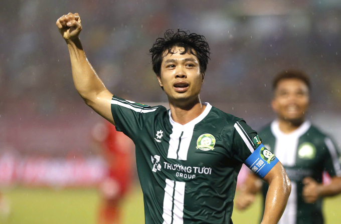 Tiền đạo Nguyễn Công Phượng mừng bàn ấn định chiến thắng 3-0 cho Trường tươi Đồng Nai trước Long An ở vòng 21 giải hạng Nhất 2025-2026, chiều 30/5 trên sân Đồng Xoài, Đồng Nai. Tiền đạo Nguyễn Công Phượng ăn mừng bàn thắng quyết định cho Đồng Nai