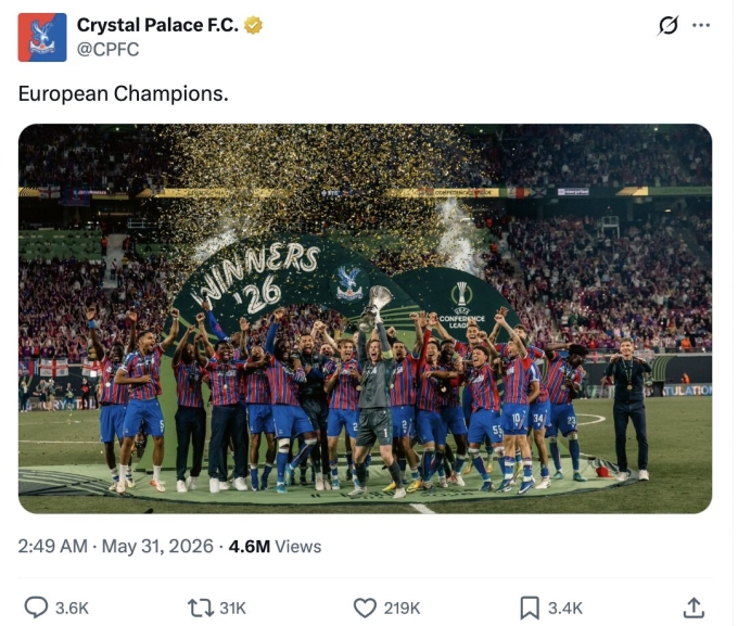 Crystal Palace cũng đăng ảnh châm chọc Arsenal. Crystal Palace cũng đăng ảnh châm chọc Arsenal.