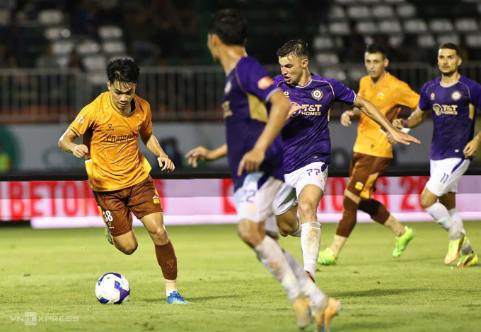 Cầu thủ HAGL thi đấu trong trận thắng Hà Nội 3-1 ở vòng 21 V-League 2025-2026 Cầu thủ HAGL thi đấu trong trận thắng Hà Nội 3-1 ở vòng 21 V-League