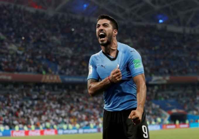 Luis Suarez vui mừng sau trận Uruguay thắng Bồ Đào Nha ở vòng 1/8 World Cup 2018 Luis Suarez ăn mừng chiến thắng tại World Cup 2018