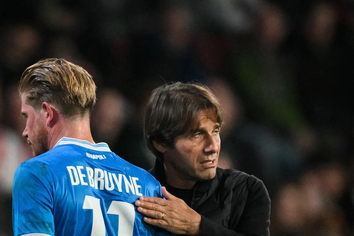 Phía sau vụ De Bryne công kích HLV Conte